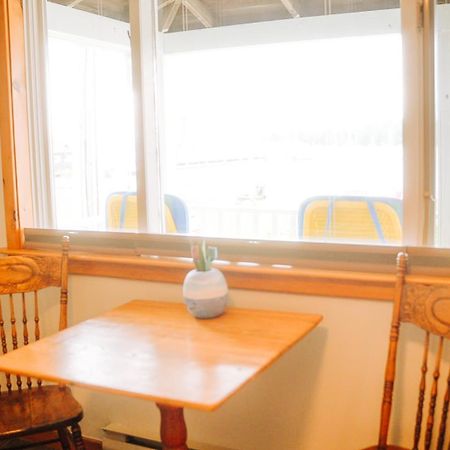 The Water'S Edge Inn & Gallery Baddeck Bagian luar foto