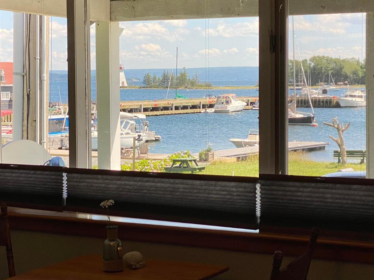 The Water'S Edge Inn & Gallery Baddeck Bagian luar foto
