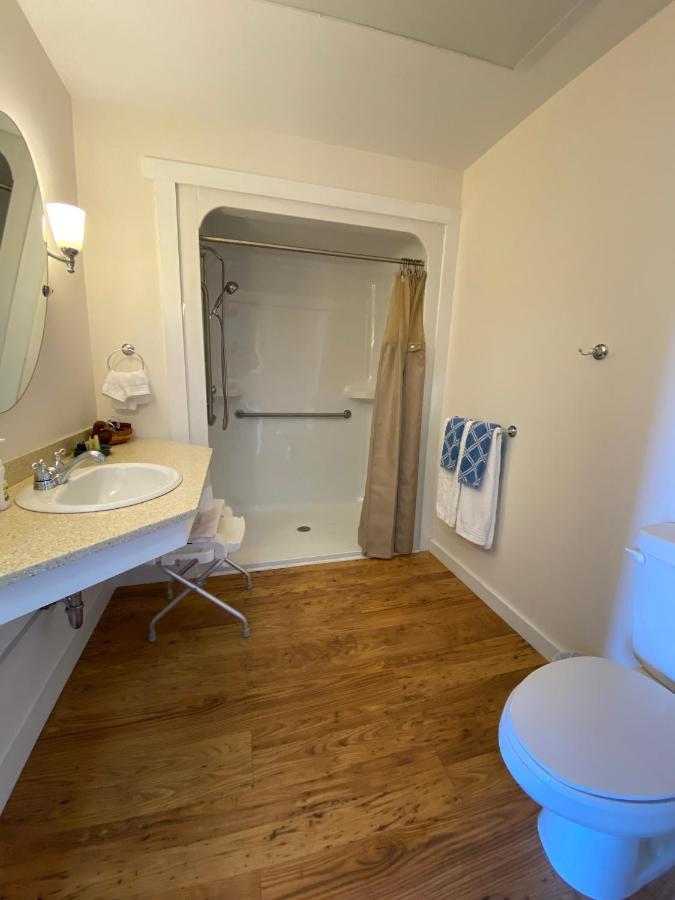 The Water'S Edge Inn & Gallery Baddeck Bagian luar foto