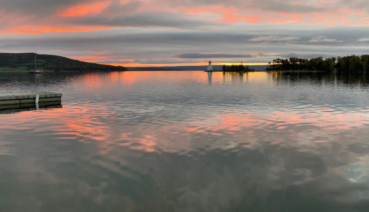 The Water'S Edge Inn & Gallery Baddeck Bagian luar foto