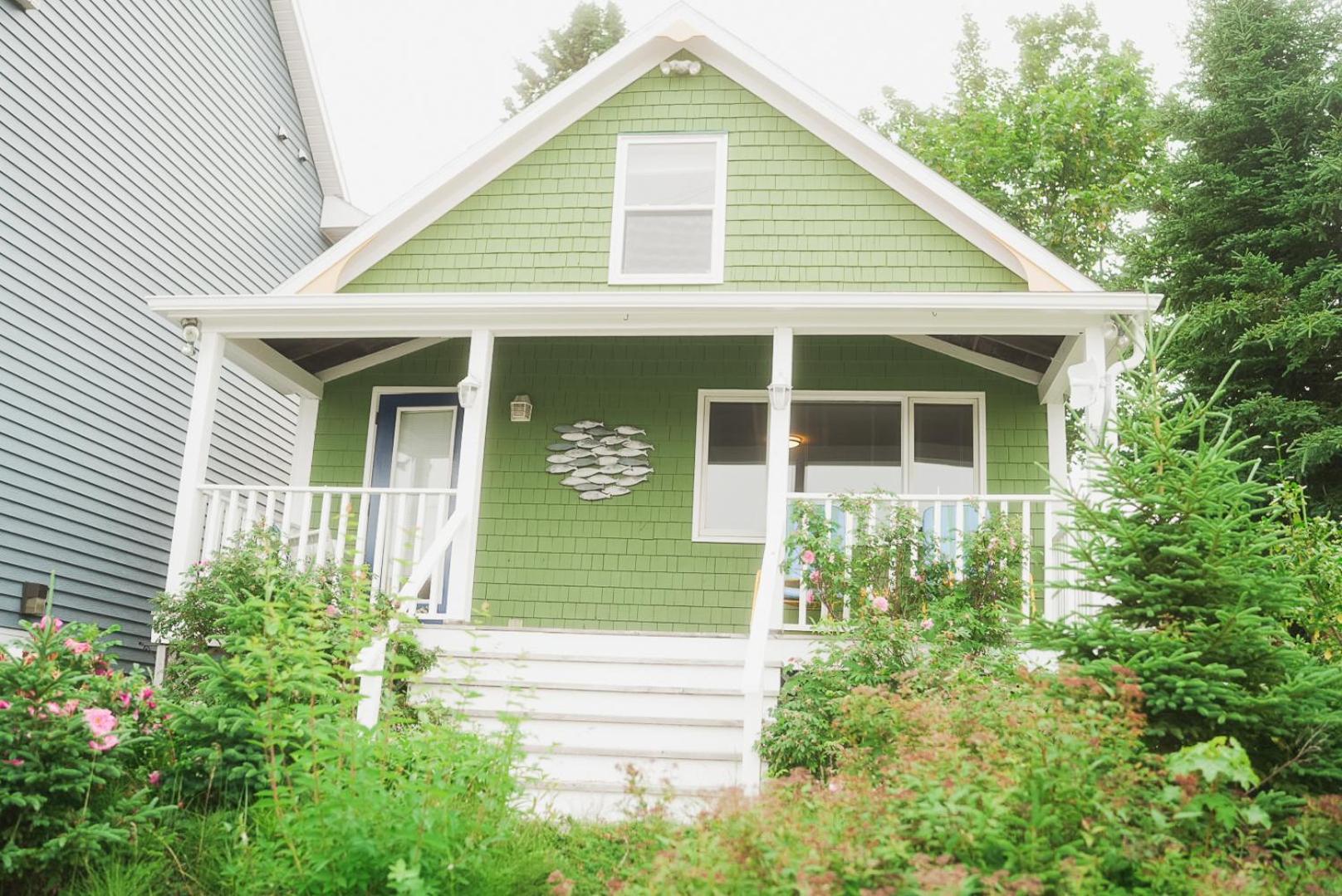 The Water'S Edge Inn & Gallery Baddeck Bagian luar foto