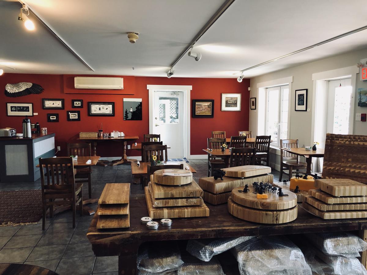 The Water'S Edge Inn & Gallery Baddeck Bagian luar foto